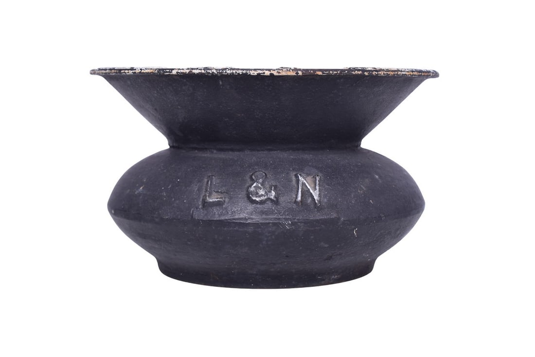 Louisville and Nashville Cast Iron and Porcelain Spittoon / Cuspidor (1 of 5)