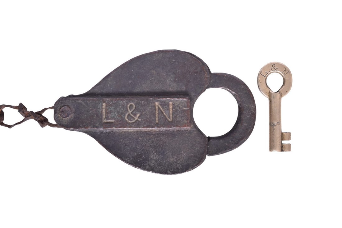 Louisville and Nashville Railroad Brass Heart Shaped Lock W/ Key (1 of 2)