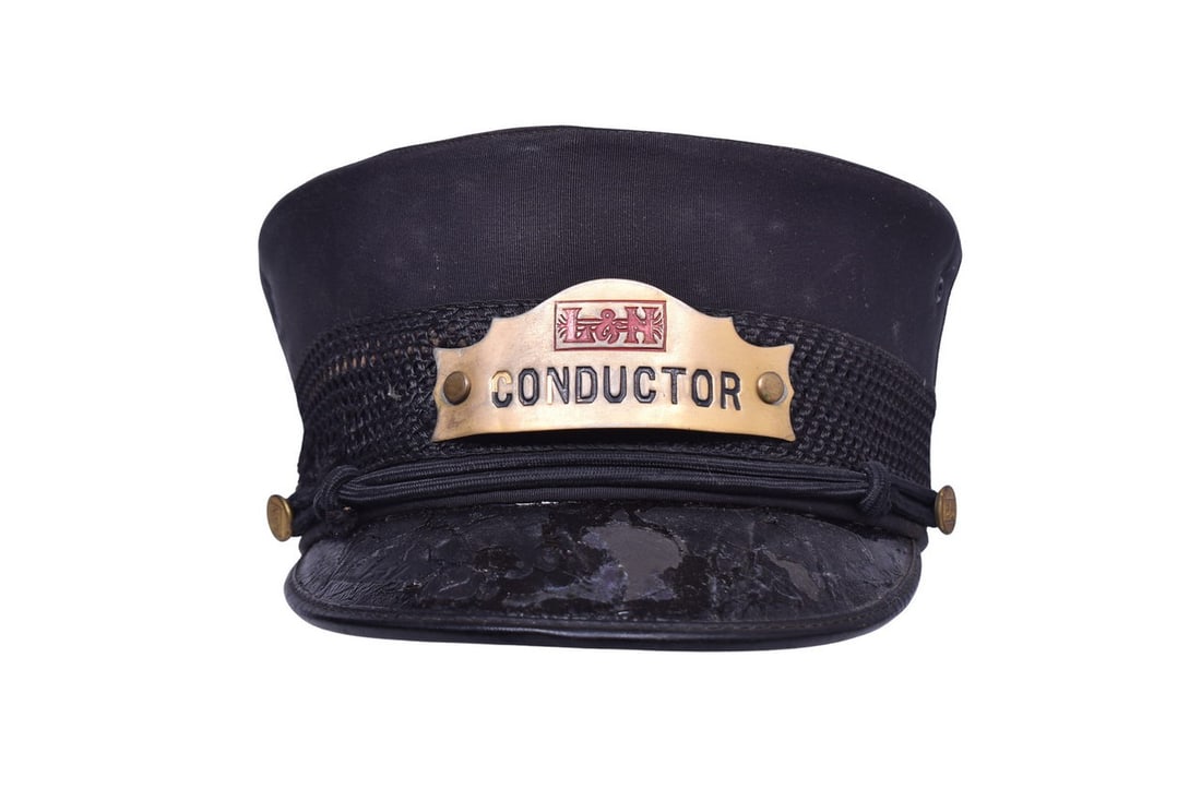 Louisville and Nashville Railroad Conductor Uniform Cap with Brass Badge (1 of 5)