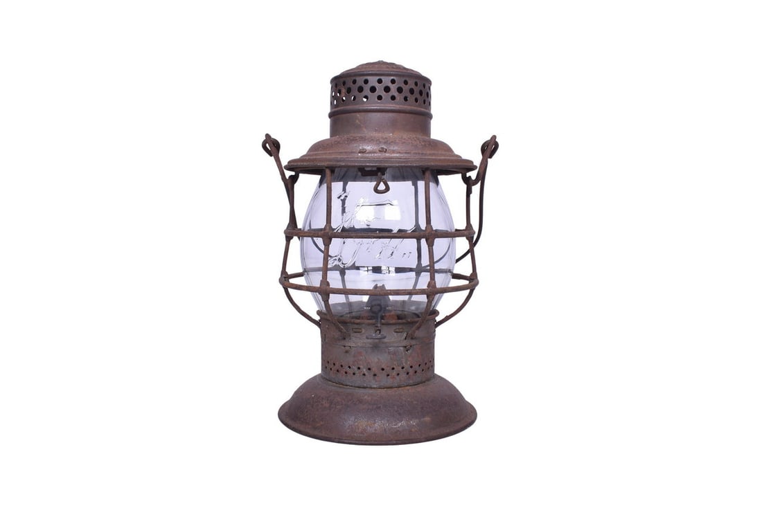 Adams & Westlake Delaware and Hudson Railroad Lantern with Clear Cast D&H Globe (1 of 5)