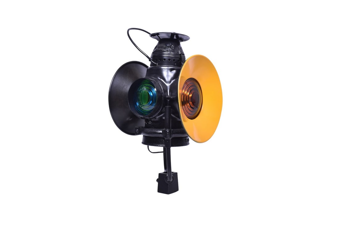 Electrified Adams & Westlake Santa Fe Switch Lamp with Yellow Porcelain Day Targets (1 of 8)