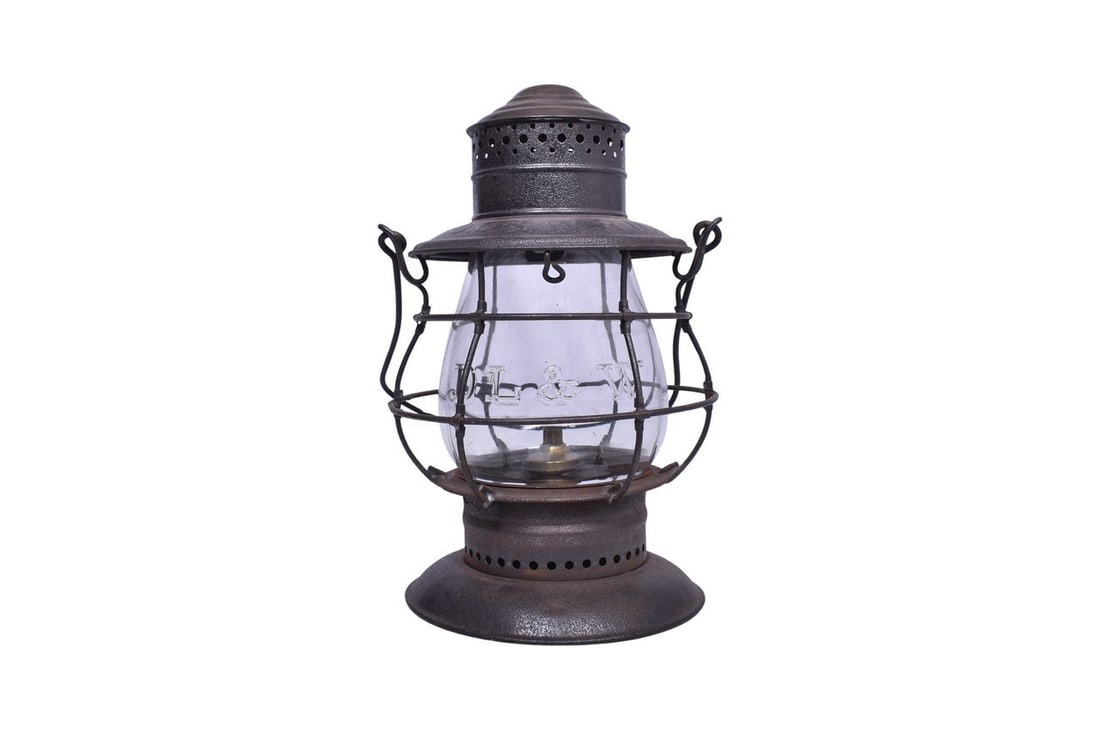 Delaware Lackawanna and Western Railroad Brass Top Bell Bottom Lantern (1 of 6)