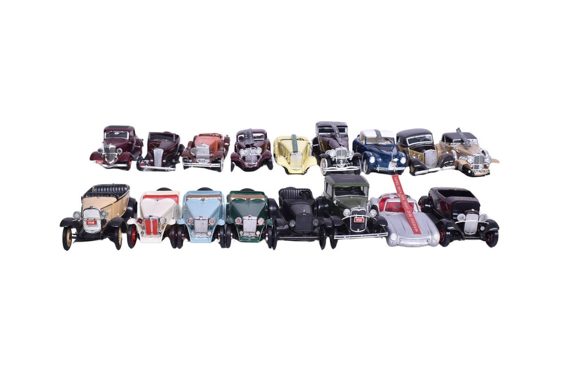 Seventeen model cars, most from the 1930s and 1940s, all with detached / missing / damaged parts. (1 of 5)