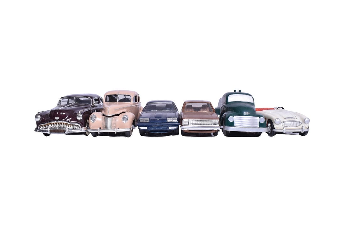 Six model cars of mixed but similar scale. Standout inclusion is a 1940s Buick Roadmaster suspected (1 of 5)