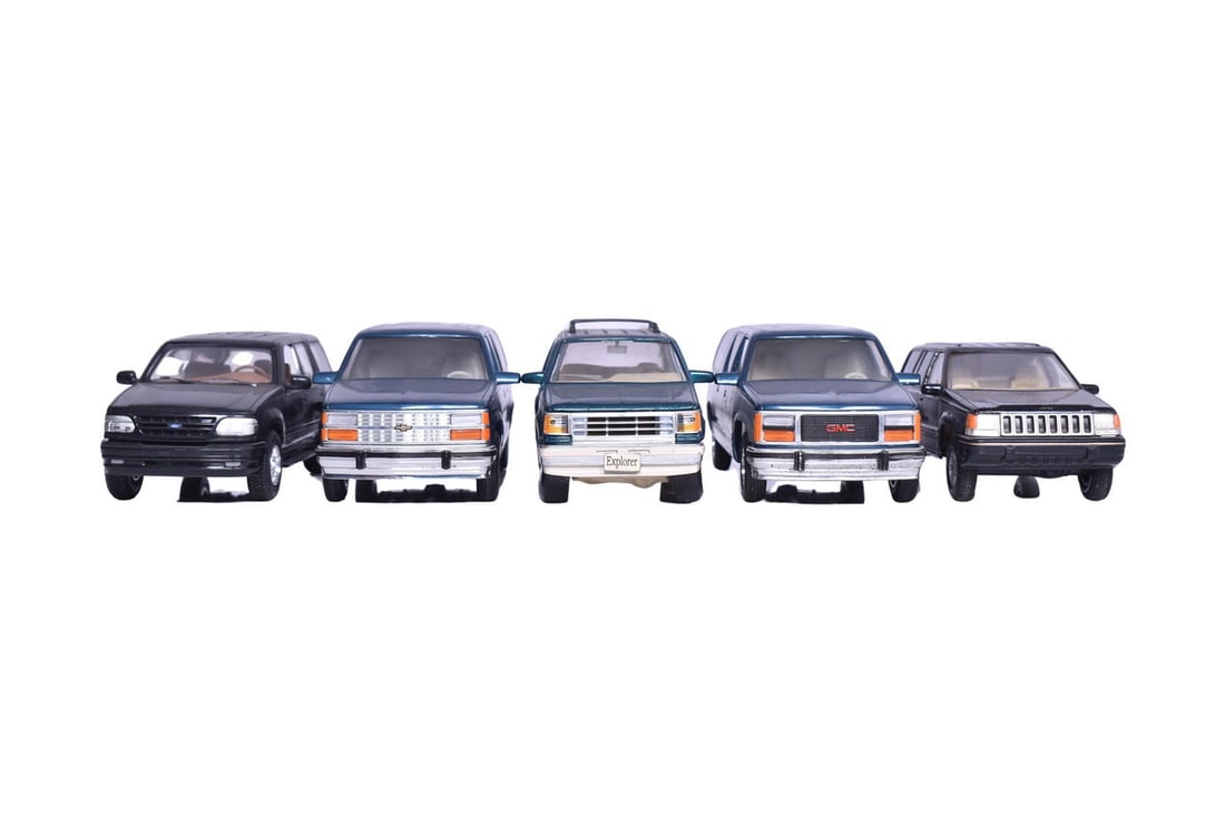 Five model cars, three by Brookfield Collectors Guild, one by Maisto, and one unidentified.: Five model cars, three by Brookfield Collectors Guild, one by Maisto, and one unidentified. Includes a 1994 GMC Suburban coin bank, a 1994 Chevrolet Suburban coin bank, a Jeep Grand Cherokee coin bank