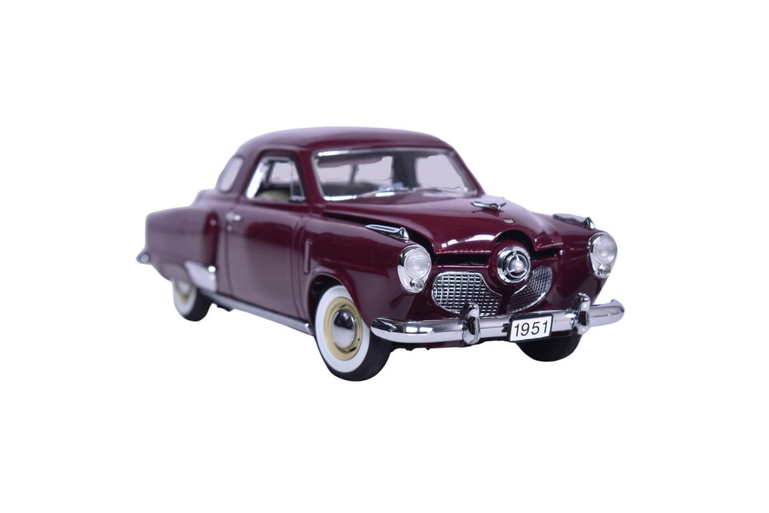 Danbury Mint 1:24 die cast 1951 Studebaker Commander Coupe in maroon. No original packaging, car is (1 of 3)