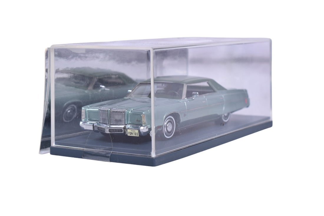 NEO Scale Models resin 1:43 scale Chrysler Imperial Sedan in metallic and forest green. Car comes: NEO Scale Models resin 1:43 scale Chrysler Imperial Sedan in metallic and forest green. Car comes with original plastic display case, like new condition.