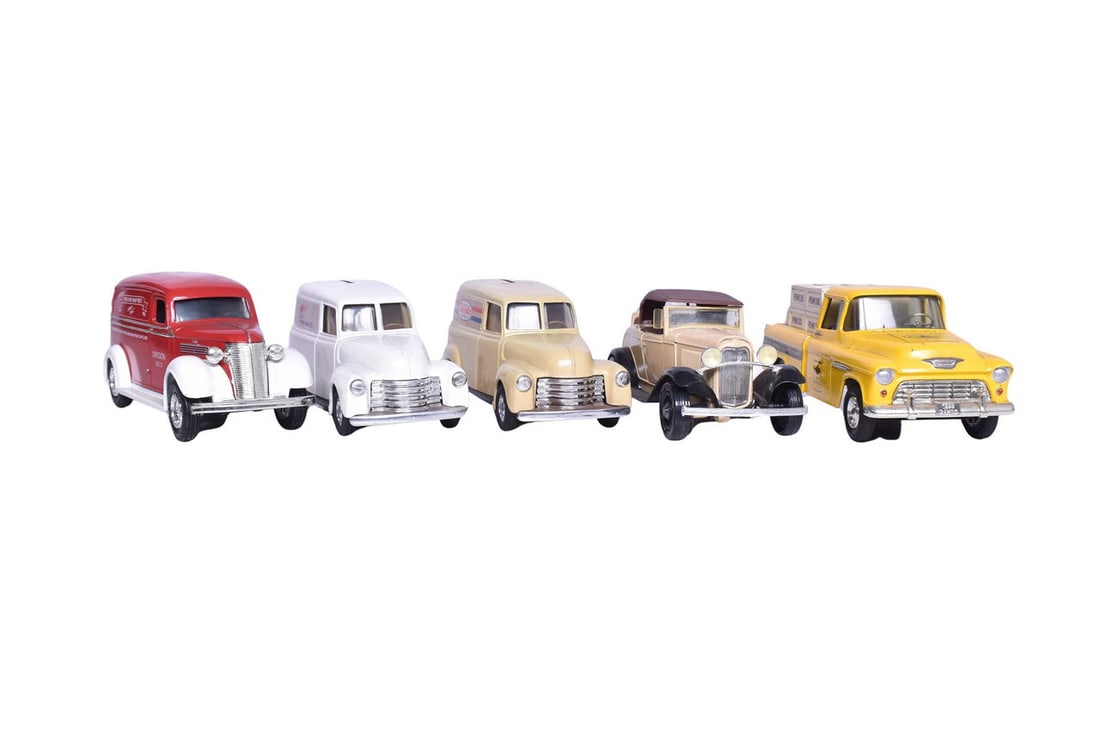 Four ERTL model car coin banks and one model car. Two banks are missing their keys, one is missing (1 of 5)