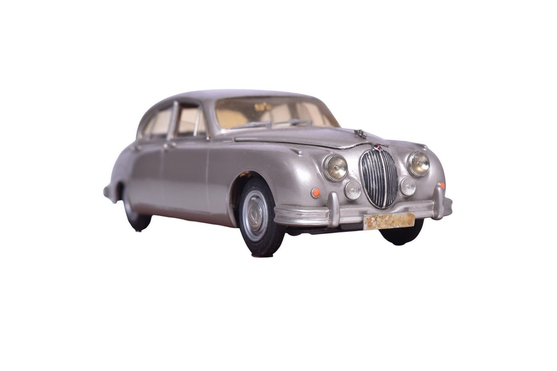 Smalls Wheels 1:24 scale white metal model of a Jaguar Mark II in silver. No date apparent, but (1 of 3)