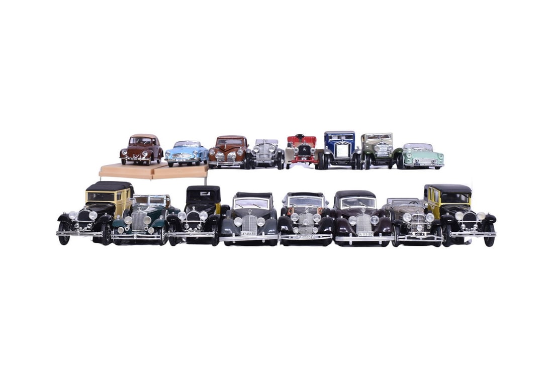 Sixteen 1:43 scale diecast models by Rio. Makes of car present include Bugatti, Mercedes-Benz,: Sixteen 1:43 scale diecast models by Rio. Makes of car present include Bugatti, Mercedes-Benz, Ford, Rolls Royce, Duesenberg, Lincoln, and Volkswagen. Two cars come in original plastic display cases, 