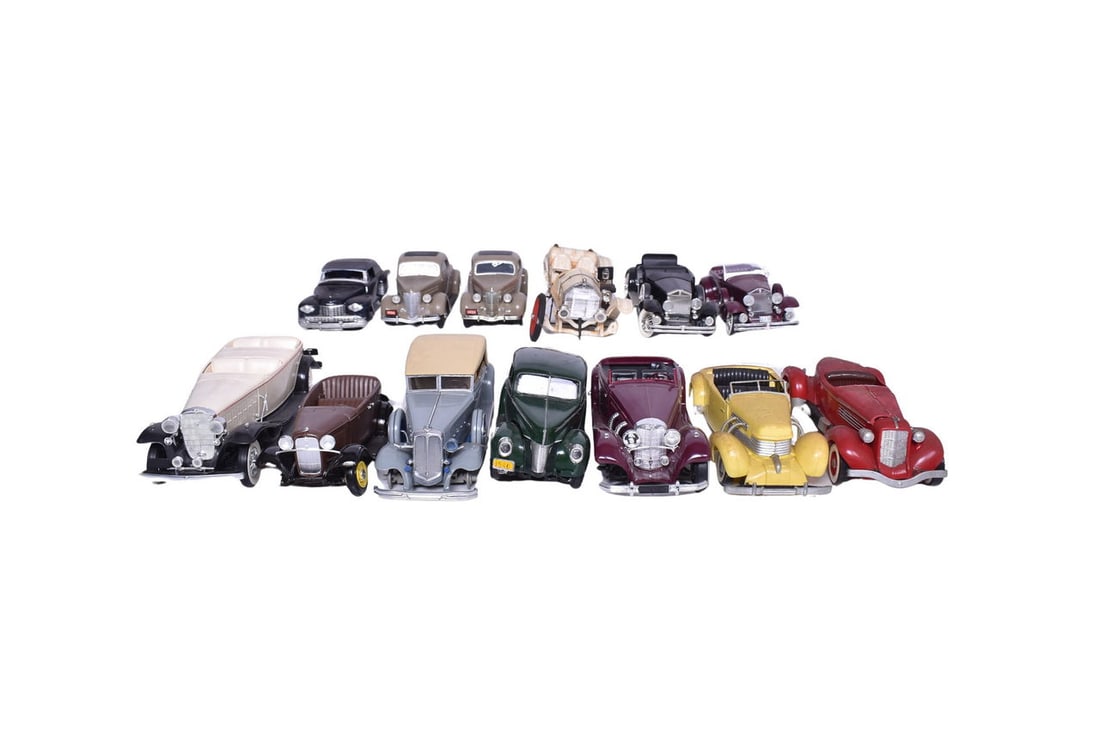 Group of thirteen plastic models many of the styles of cars date from the 1930s and 1940s. Almost (1 of 5)
