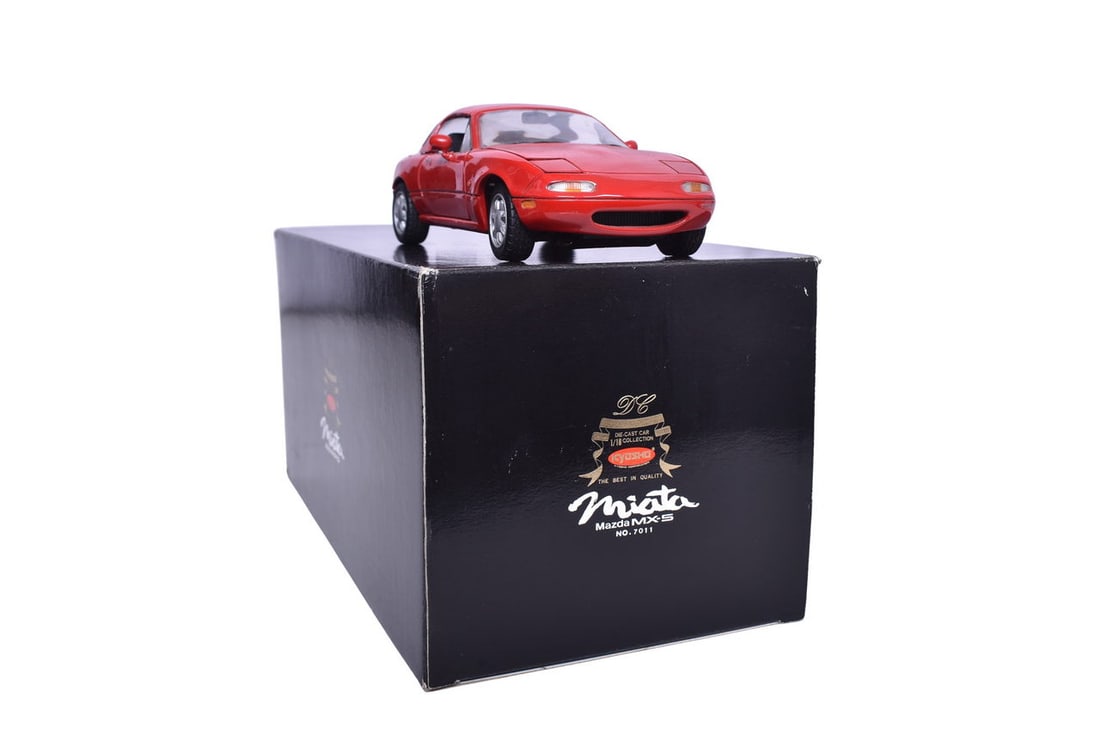 Kyosho 1:18 die cast 7011 Mazda Miata MX-5 in the original box. Car has some light dust from being (1 of 4)