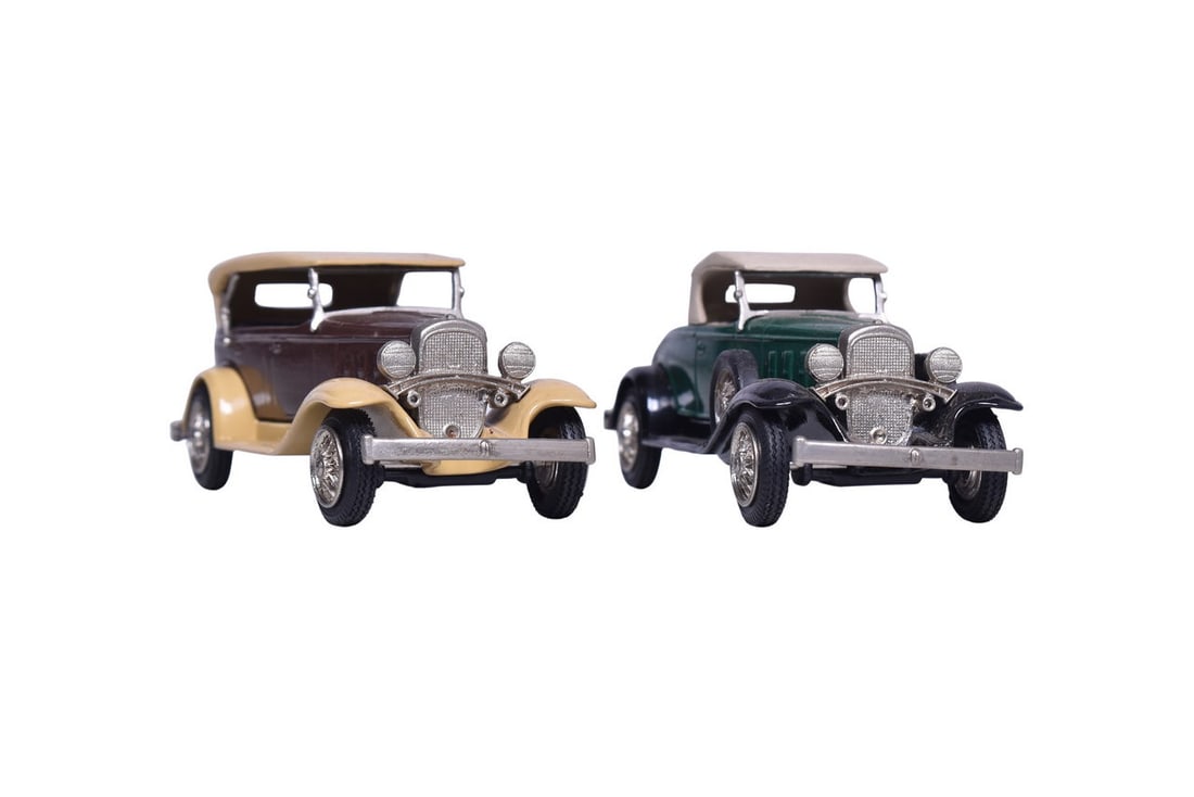 Pair of Ashton 1:43 die cast cars including what appears to be a Ford Model A and a Packard: Pair of Ashton 1:43 die cast cars including what appears to be a Ford Model A and a Packard convertible. No boxes, but both cars appear to be complete and major issues.