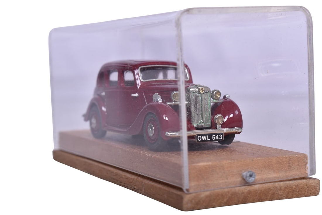 RAE 1:43 white metal die cast 1950 MG Y type. Car is presented in a wooden display case and is in: RAE 1:43 white metal die cast 1950 MG Y type. Car is presented in a wooden display case and is in very good condition.