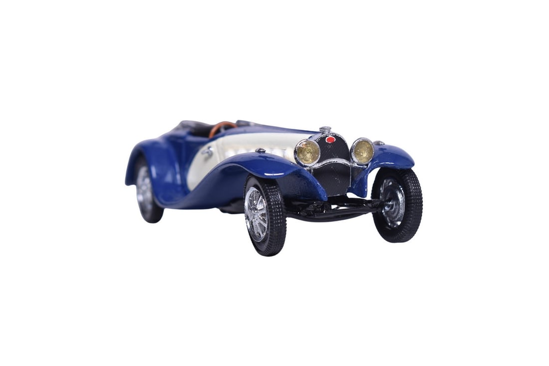 1:43 resin 1932 Bugatti Type SS. Windshield is detached but included with minor bending at the top, (1 of 3)