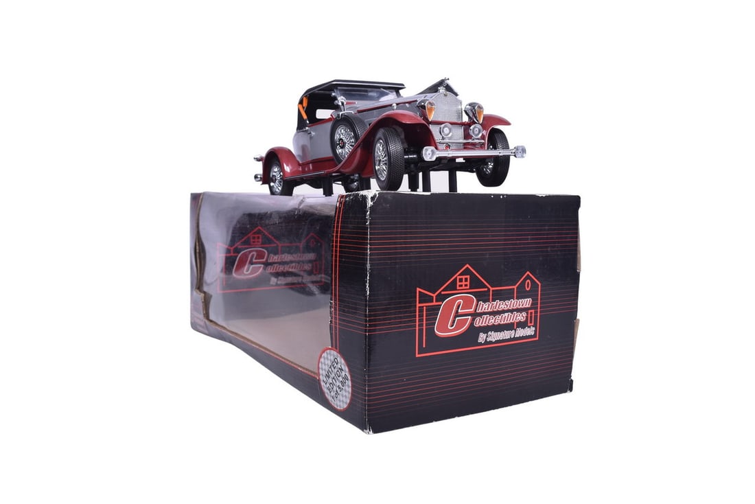 Charlestown Collectibles by Signature 1:18 metal 1930 Packard 734 speedster with box. Missing the (1 of 3)