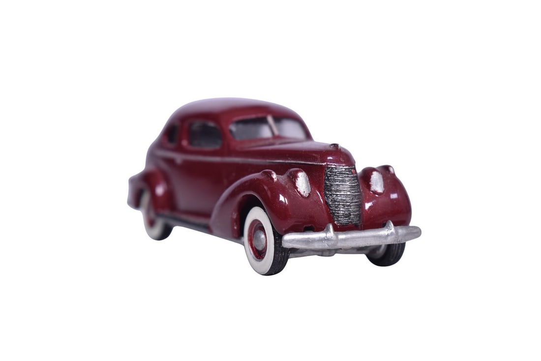 1:72 1938 Studebaker made by Shrock Brothers. Unfortunately, this model does not have a box, but is: 1:72 1938 Studebaker made by Shrock Brothers. Unfortunately, this model does not have a box, but is in otherwise very good condition with no notable issues.