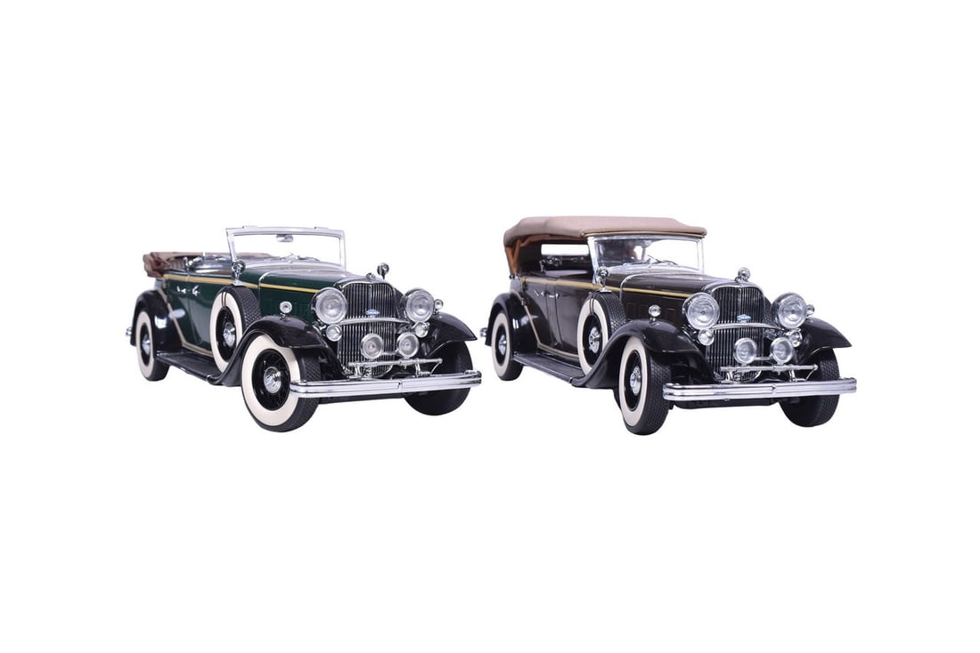 Motor City Classics 1:18 die cast 1932 Lincoln KB in green with top down, no box. No notable issues. (1 of 3)