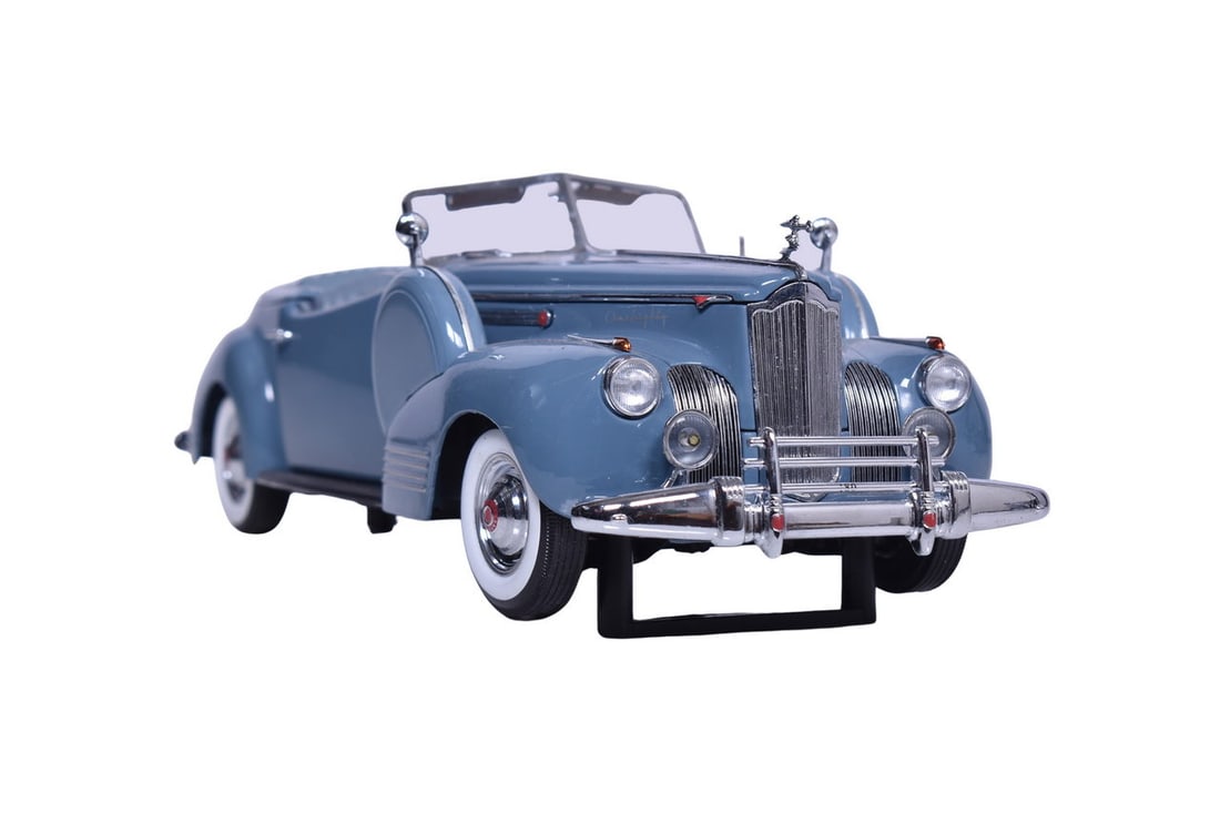 Signature Models 1:18 die cast 1941 Packard one eighty convertible. No box. The more is in good (1 of 3)