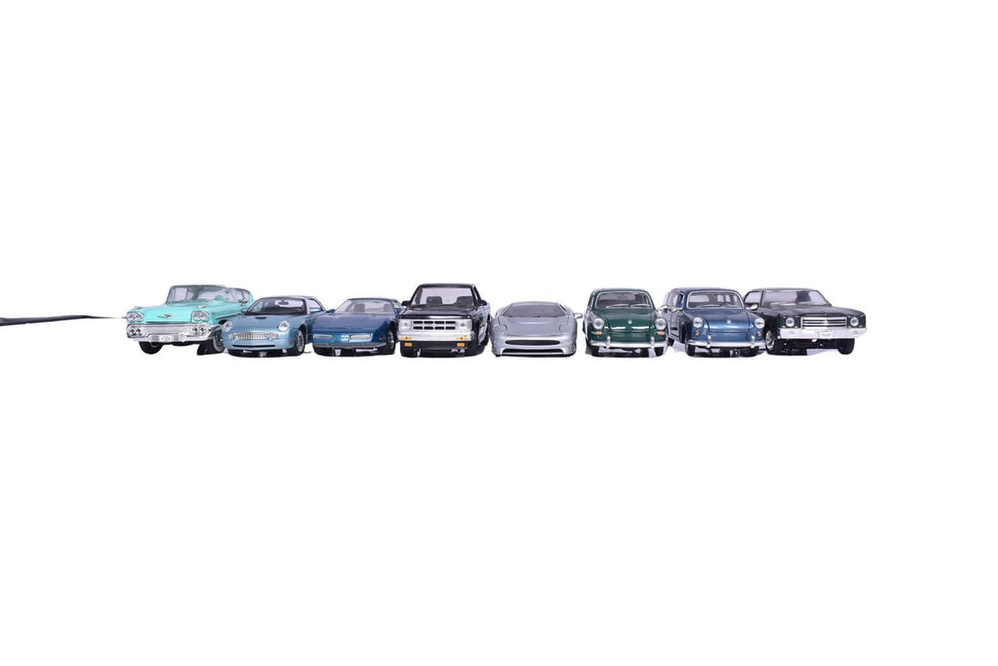 Eight 1:24 and 1:25 scale models: four from Maisto, two from Revell and two from Saico. Maisto (1 of 5)