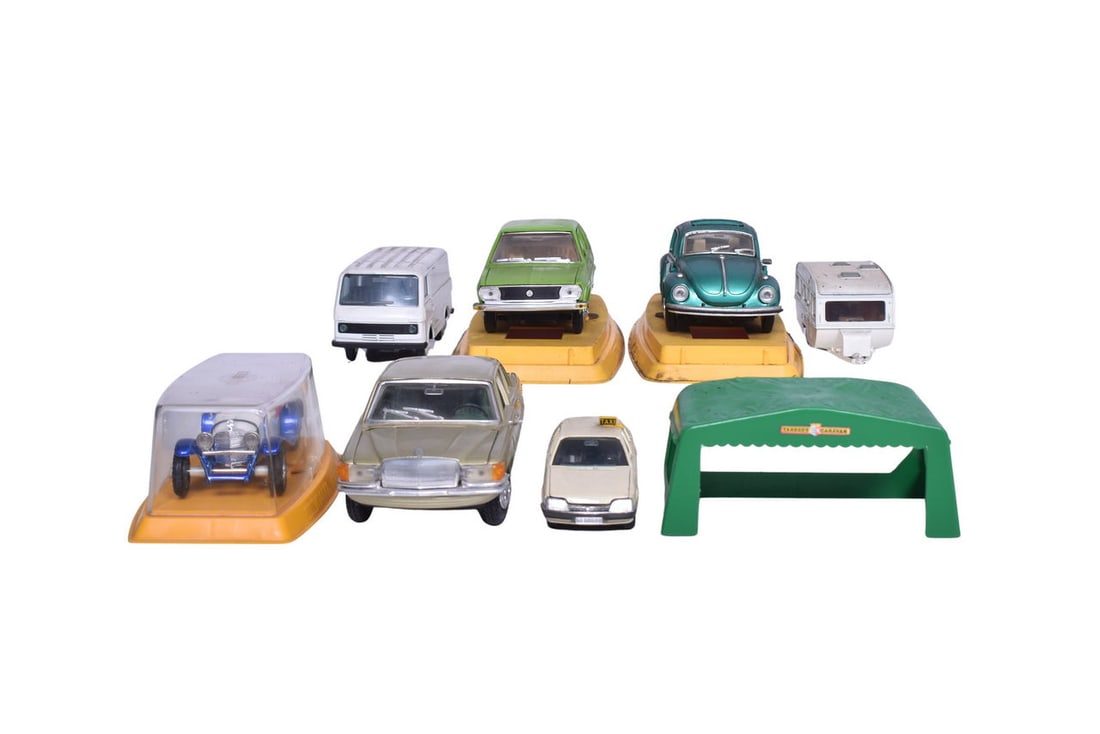 1:24 scale Mercedes 350 SE, Volkswagen 1302, Volkswagen Passat, 1:35 scale Volkswagen LT 35, 1:45 (1 of 3)