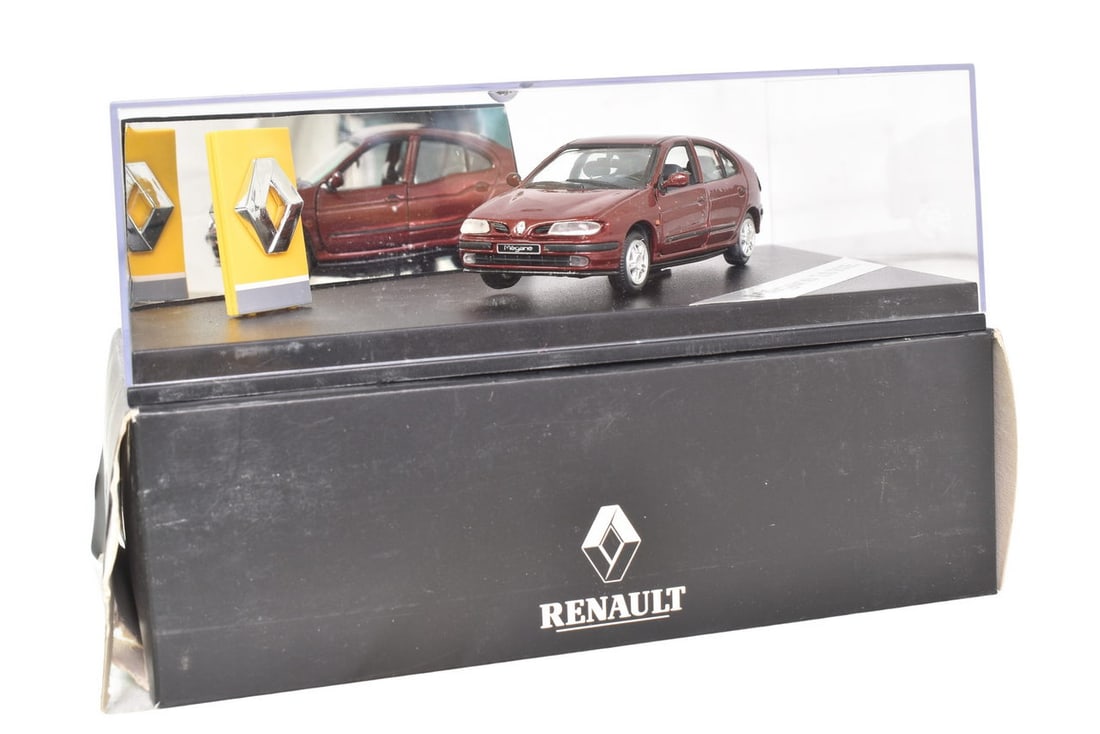 Vitesse die cast 1:43 scale Renault Megane 2.0 RXE in maroon. Original box and plastic display case, (1 of 3)