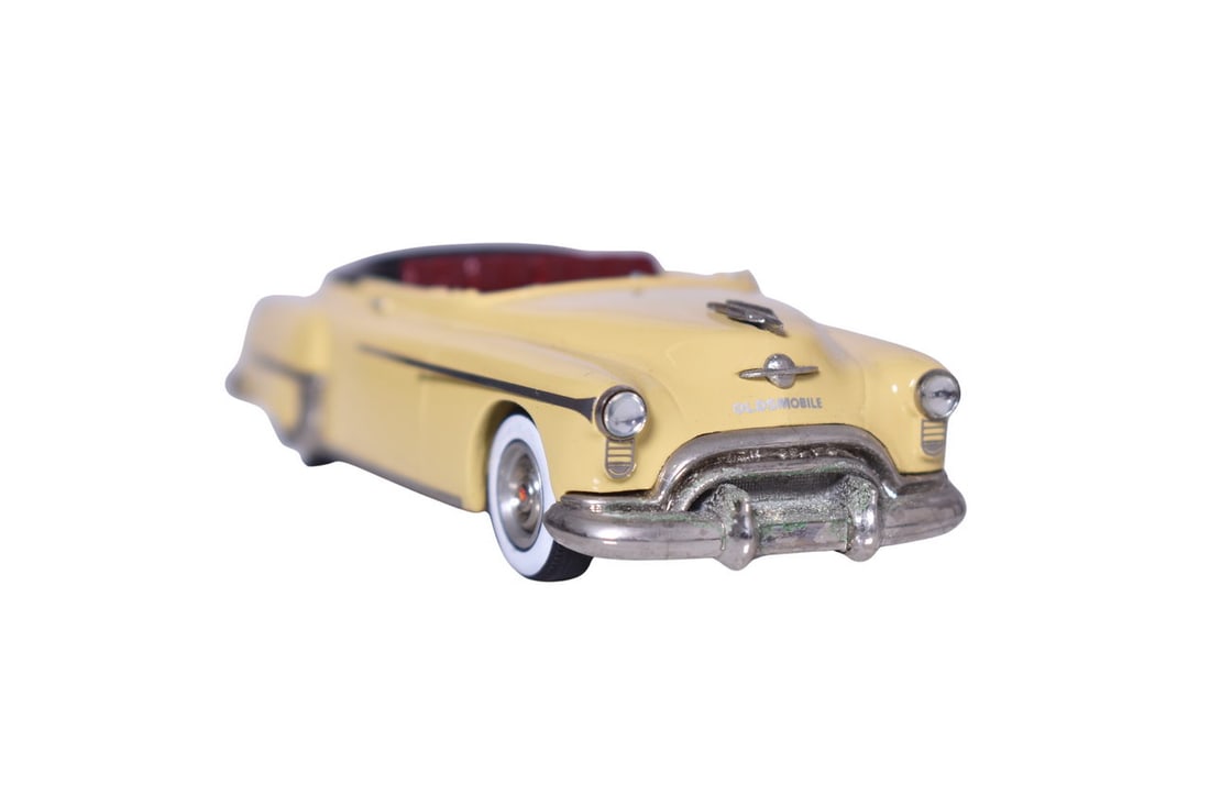 French built resin model of the 1949 Oldsmobile 88 Futuramatic in 1:43 scale. The model was made by: French built resin model of the 1949 Oldsmobile 88 Futuramatic in 1:43 scale. The model was made by Provence Moulage. This version yellow with a black top. The car does have a broken windshield with o