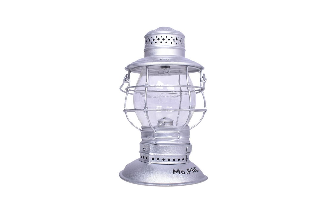 Handlan-Buck "The Handlan" lantern with Mo Pac embossed on the bell bottom. Lantern has been (1 of 8)
