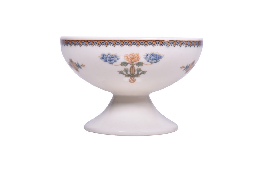 A 2 1/2" tall by 3 7/8" diameter ice cream or sherbet cup for the Louisville and Nashville Railroad: A 2 1/2" tall by 3 7/8" diameter ice cream or sherbet cup for the Louisville and Nashville Railroad in the Regent pattern. No bottom stamp, but the Regent pattern was used exclusively by the L&N a