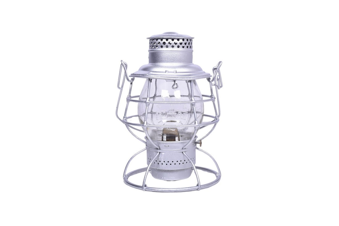 Adams & Westlake Adlake Reliable lantern with B&O RR embossed on the shoulder. Lantern has: Adams & Westlake Adlake Reliable lantern with B&O RR embossed on the shoulder. Lantern has been recently repainted silver with black highlighting the initials. Latest patent date on the should