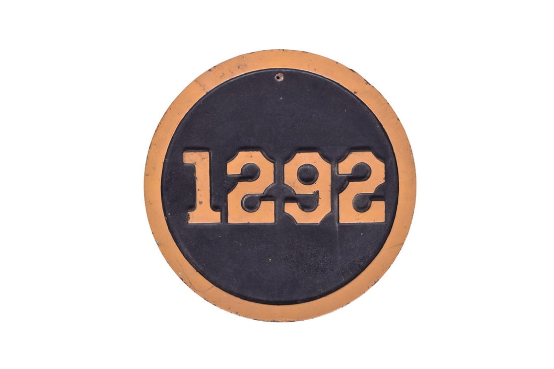 Cast iron Pennsylvania I1SA plate from 2-10-0 steam locomotive #8976. Plate measures 16 3/4" in: Cast iron Pennsylvania I1SA plate from 2-10-0 steam locomotive #8976. Plate measures 16 3/4" in diameter and has some wear. The bolt holes / stand-off's have been removed from the reverse of the plate