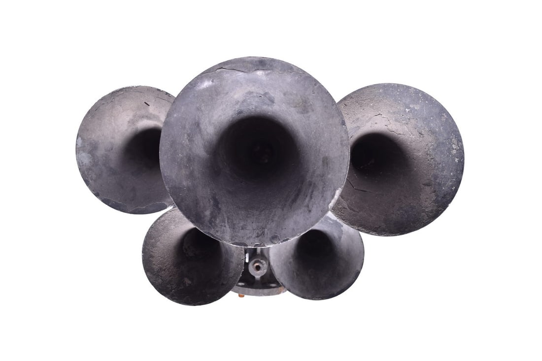 Nathan K5H five bell horn manifold with AirChime 30109 marked on the back of each horn. We are told (1 of 3)