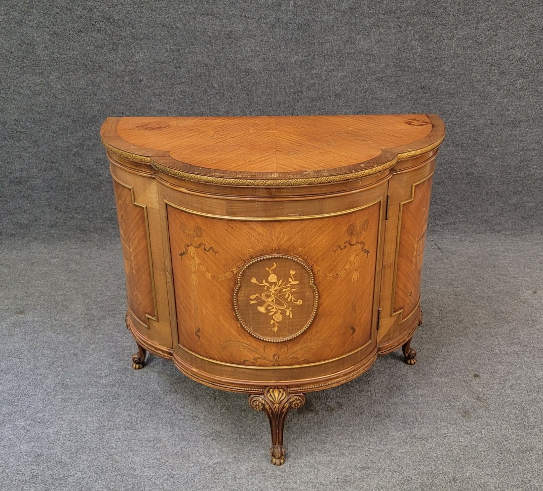 French Clover Leaf Commode: 32.75"h x 36.25"w 19"d