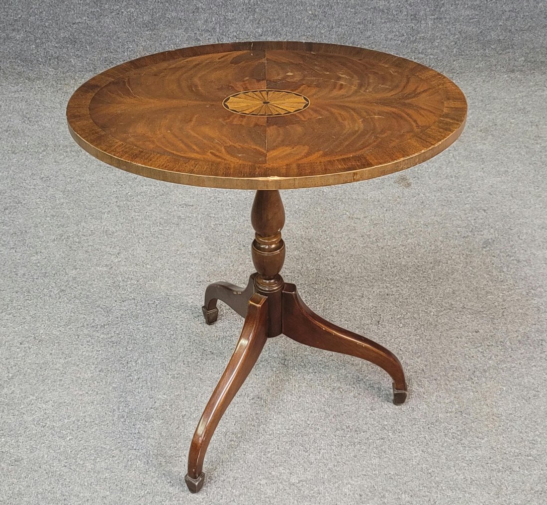 Ethan Allen Tilt-Top Table With Inlay (1 of 5)