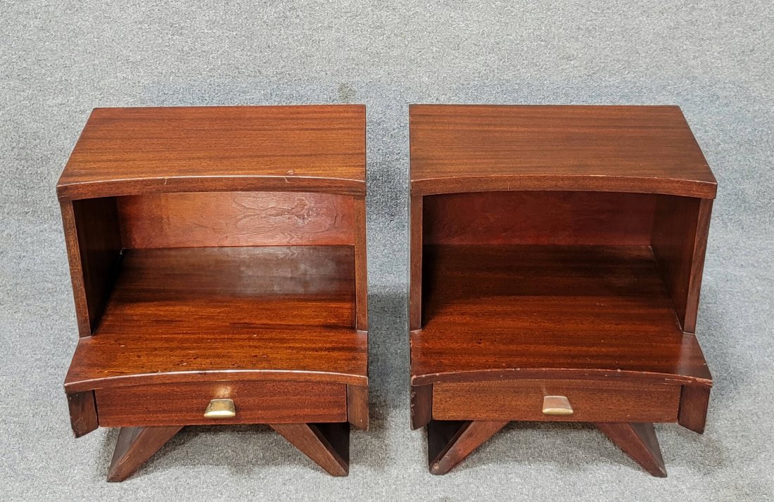 Pair Of Mid-Century Night Stands: 22h, 20.25w, 17d