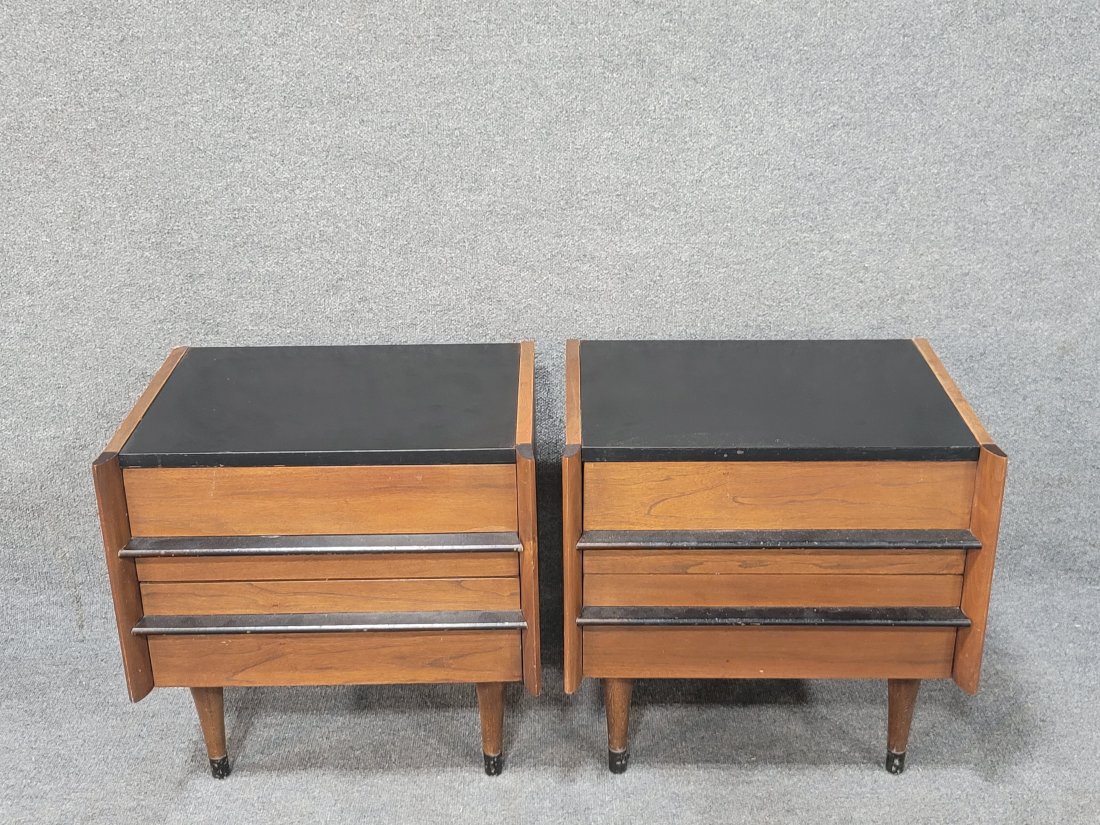 Pair Of Nightstands Mid-Century: 22.5h, 22.5w, 16.5d