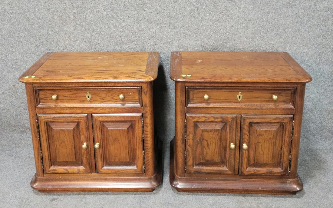 Pair Of Century Night Stands: 26h, 27.5w, 17d
