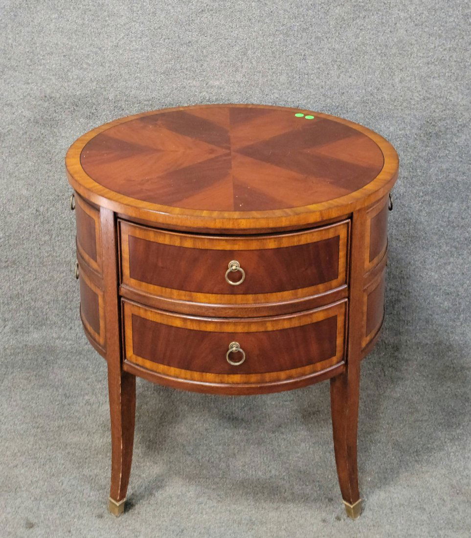 Banded Ethan Allen End Table: 26.5h, 26 diameter