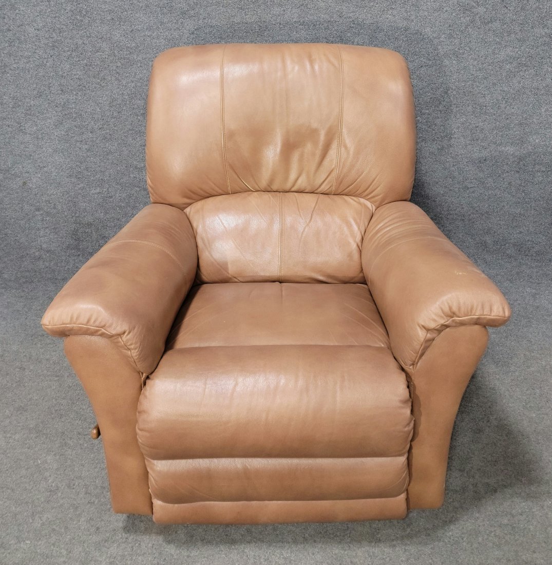 Leather Recliner (CLEAN): 40"H, 37.50"W, 40.50"D, 17.75"SH