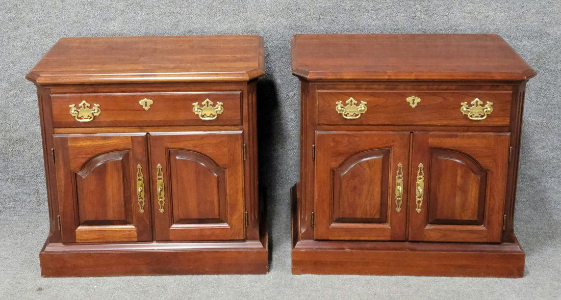 Pair Of Pennsylvania House Nightstands (1 of 6)