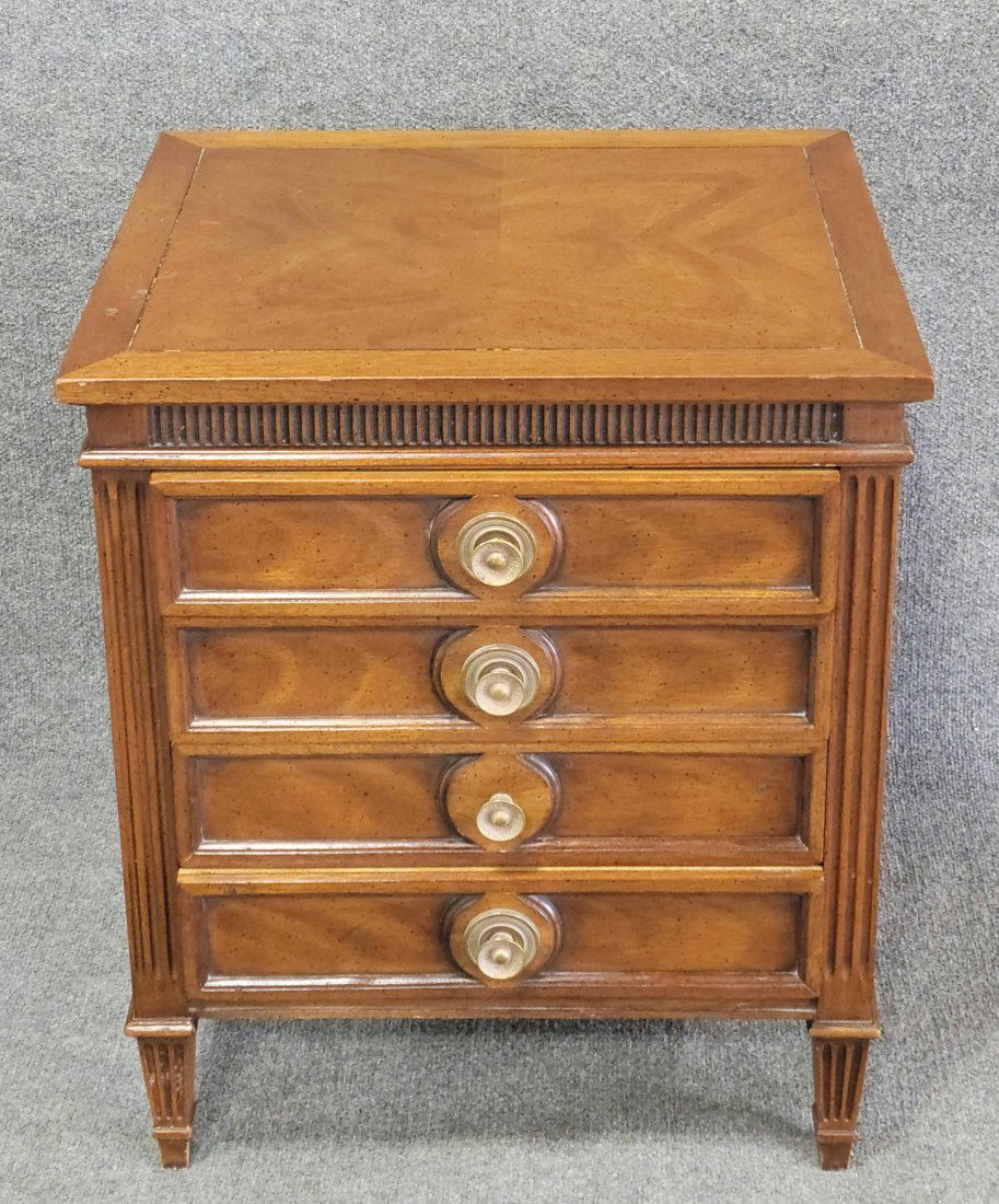 4 Drawer Drexel Nightstand (1 of 5)