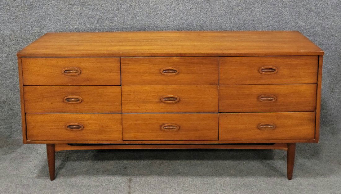 Mid Century 9 Drawer Dresser In The Manner Of Kagan (1 of 5)