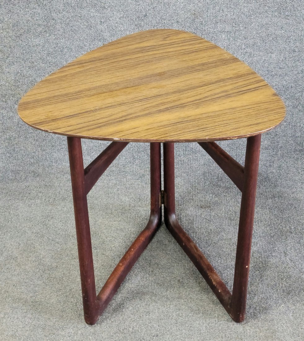 Kagan Style Fold Up Table: 22"H, 20.25"W, 19.50"D