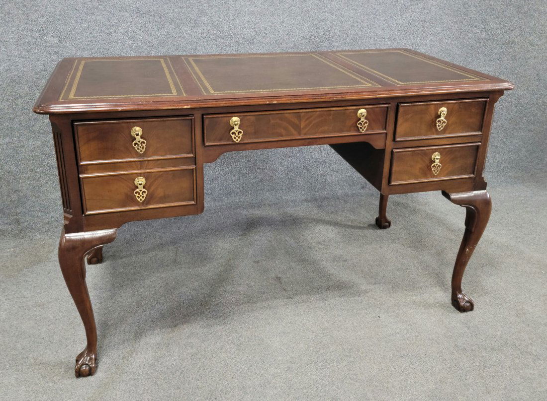 Sligh Very Clean Leather Top Desk (1 of 8)