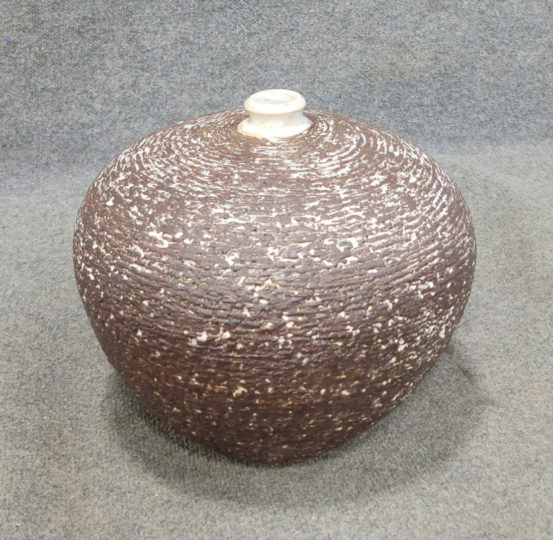 Modern Design Vase (1 of 3)