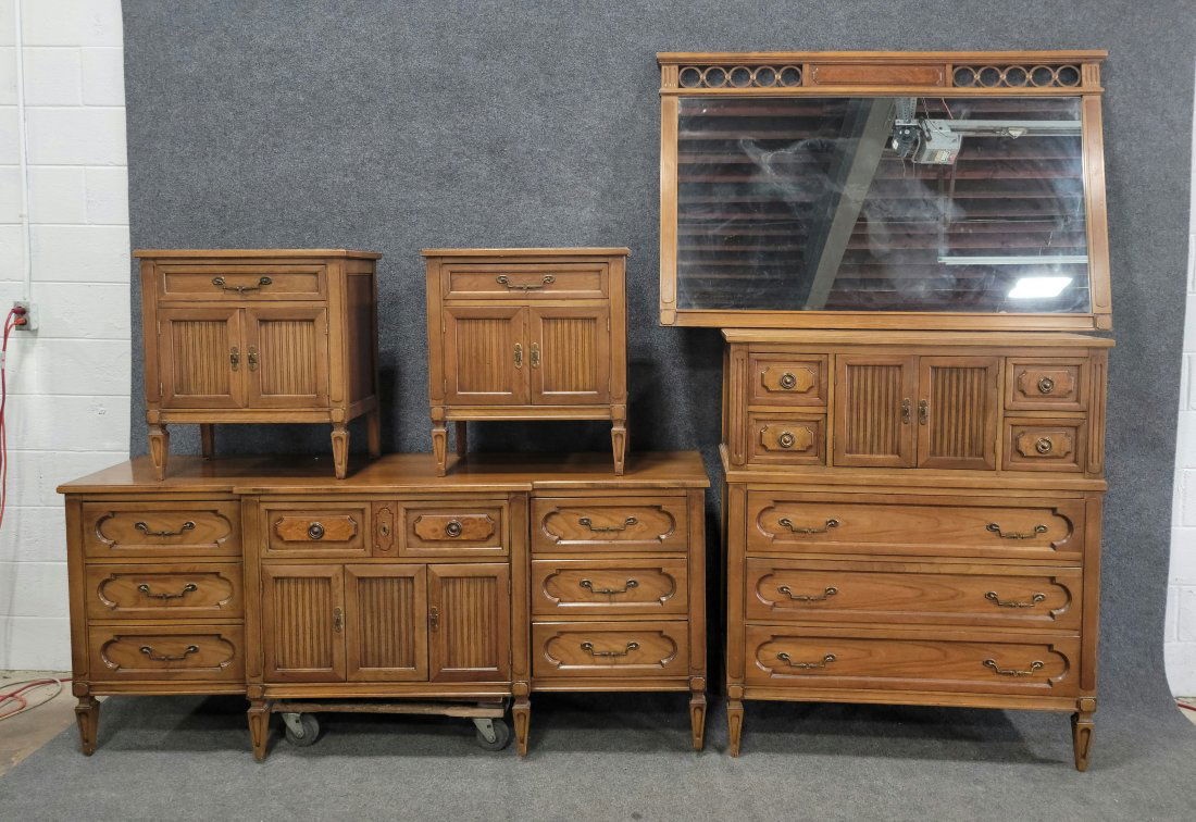 5 Piece Daniel Jones Bedroom Set (1 of 2)