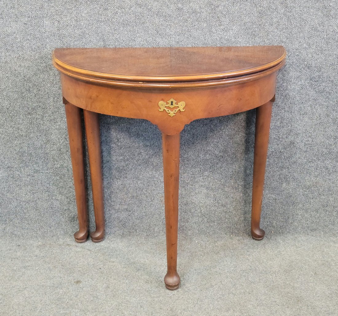 Henredon Game Table: Closed - 26.50"H, 28"W, 14"D | Open - 25.50"H, 28" Diameter