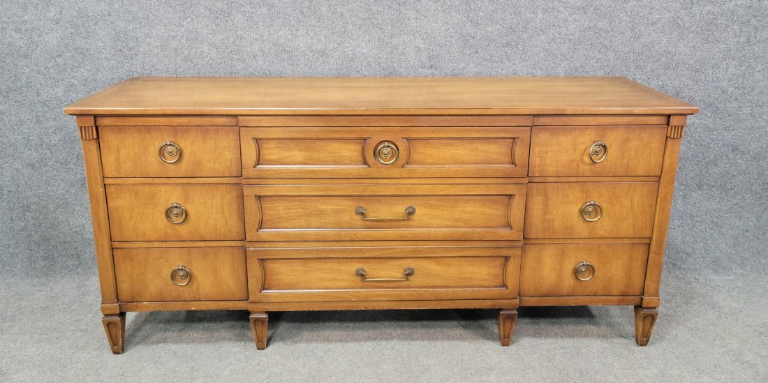 Henredon Dresser: 32"H, 70"W, 19"D / use Hendredon label picture for lot 96