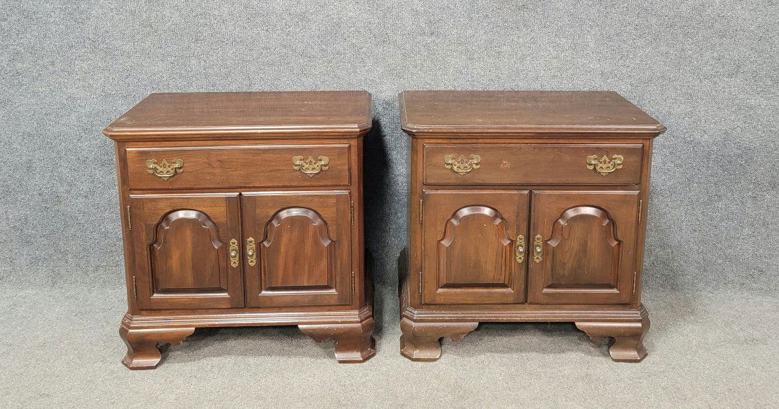 Pair Of Ethan Allen Stands (1 of 7)
