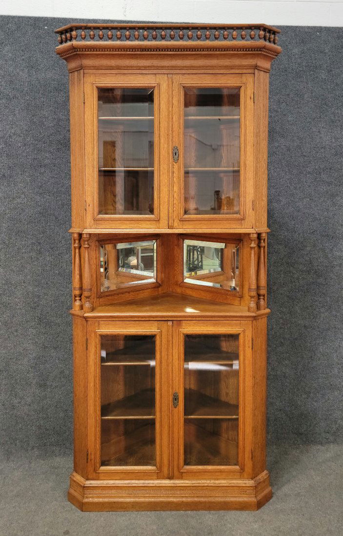 Clean Oak Antique Corner Cabinet (1 of 5)
